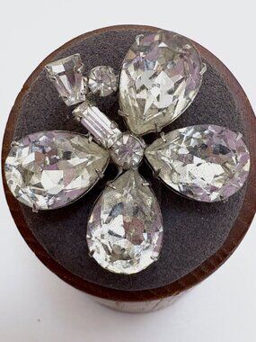 White Crystal Four Leaf Clover Brooch VTG Silver Tone Size 1.25" Length